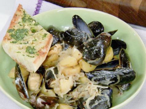 Geoffrey's Slow-Cooker Mussels