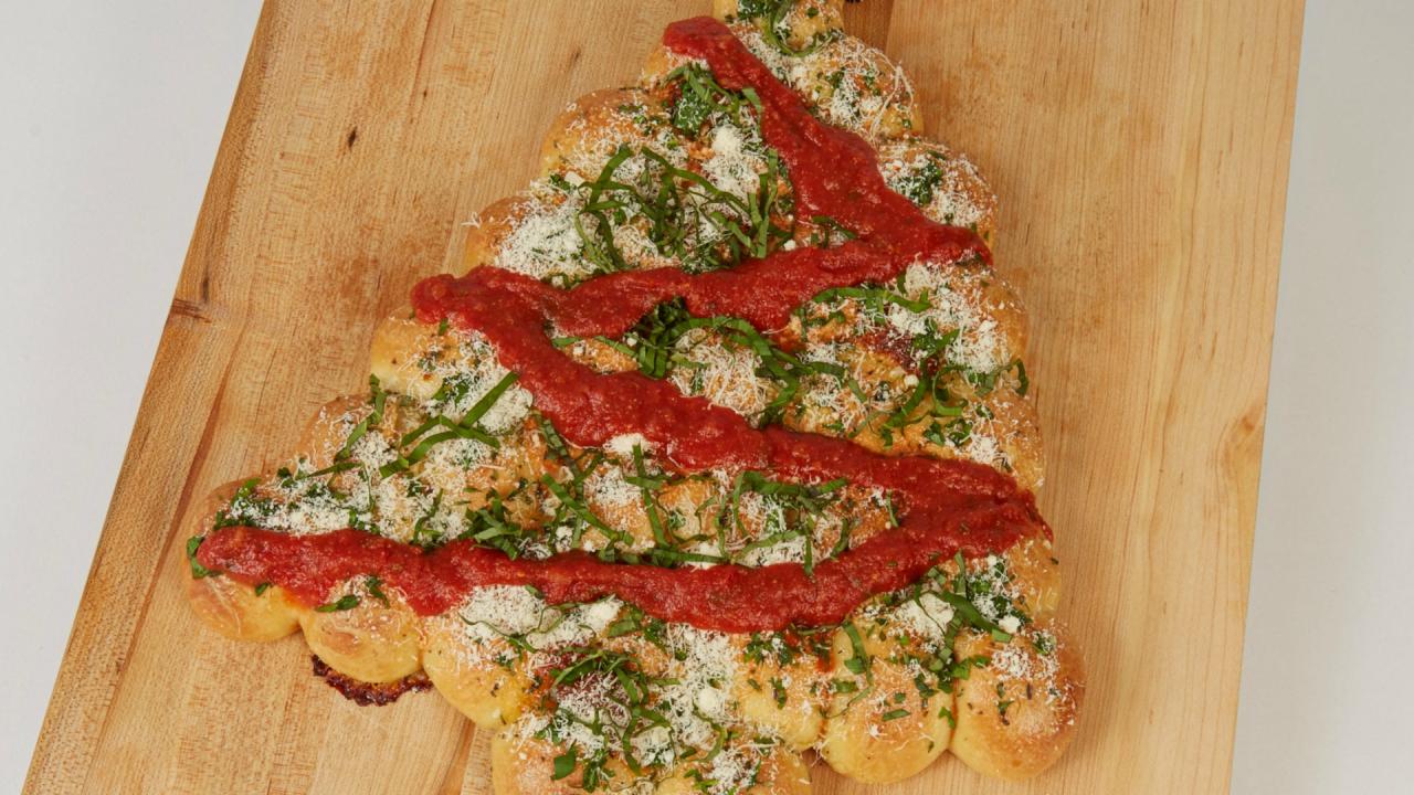 Christmas Tree Pull-Apart Bread