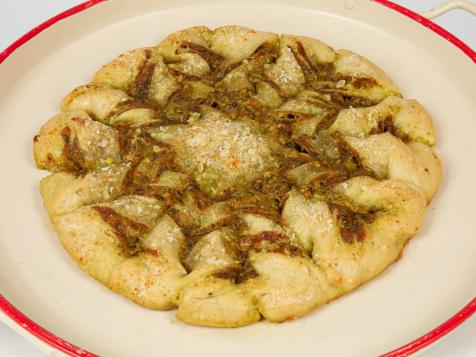 Pesto-Cheese Snowflake Bread