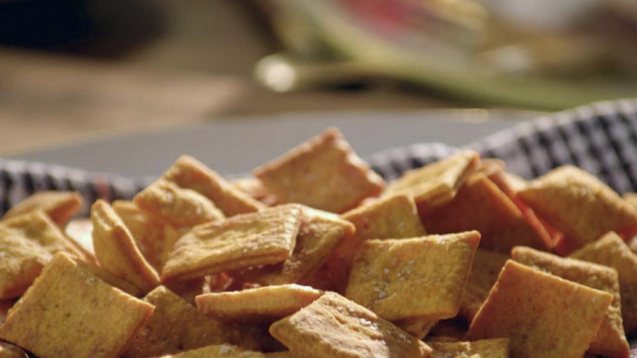 Smokey Cheddar Cheese Crackers