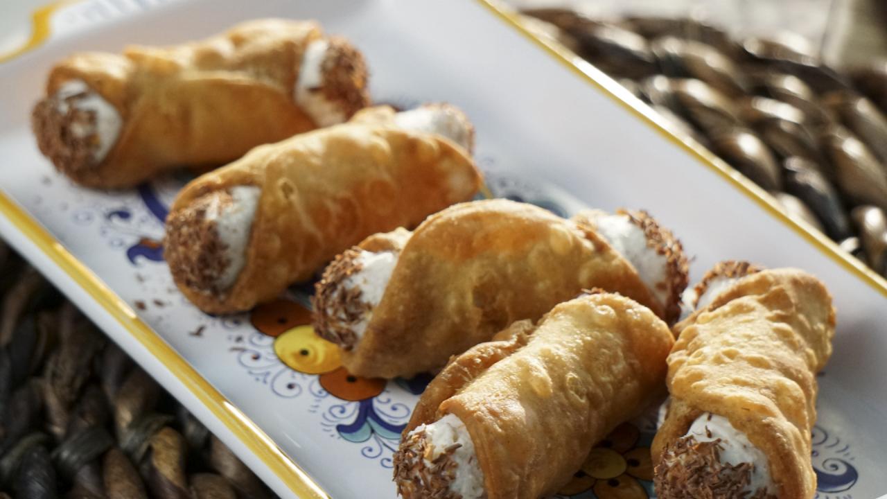 Valerie Bertinelli's Homemade Cannoli Recipe