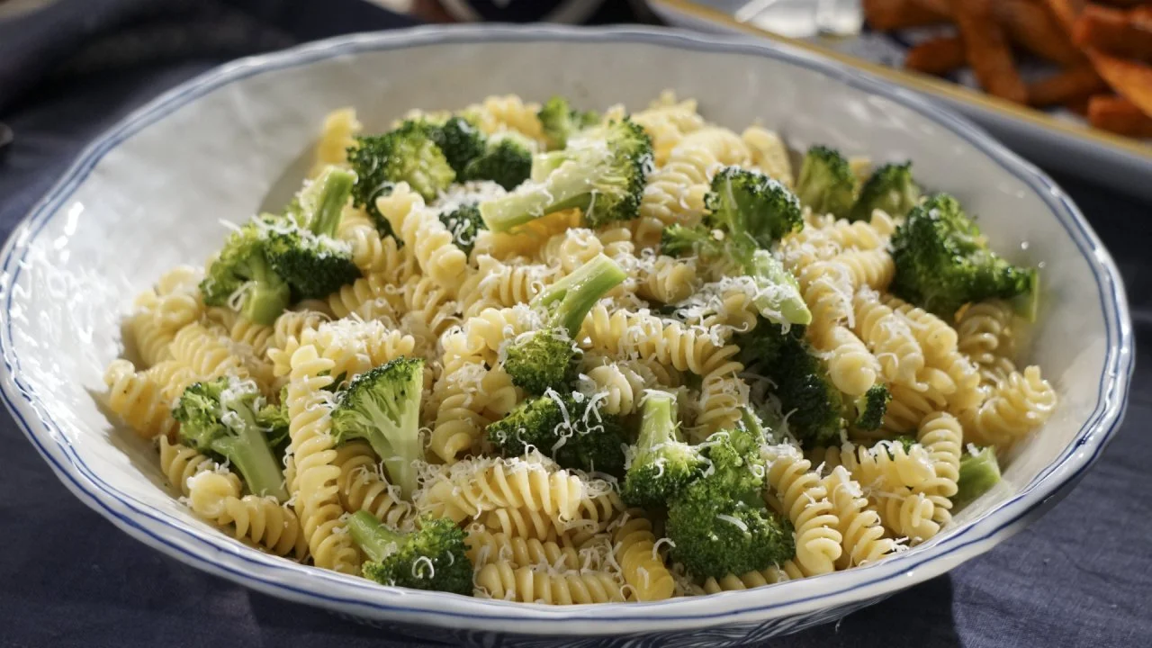 Garlicky Broccoli Fusilli