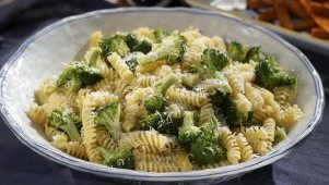 Garlicky Broccoli Fusilli