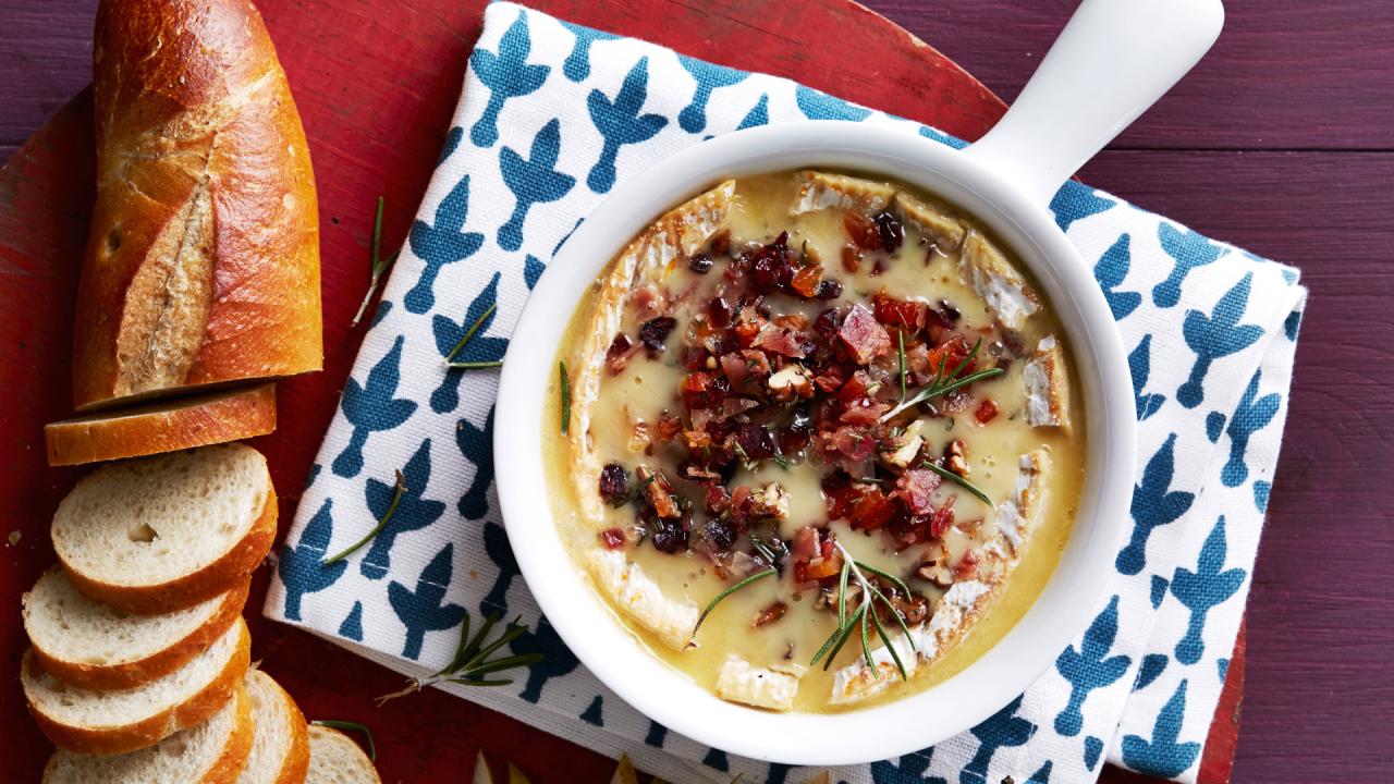 Baked Brie with Crumble