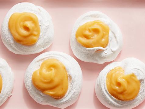 Pavlova Eggs with Lemon Curd