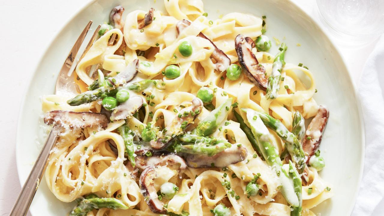 Learn How to Make Spring Vegetable Fettuccine Alfredo