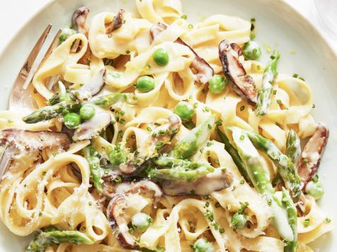 Learn How to Make Spring Vegetable Fettuccine Alfredo