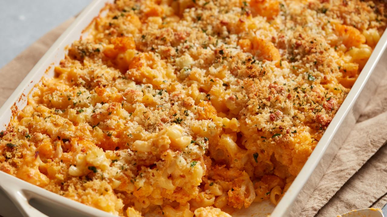 Buffalo Cauliflower Baked Mac and Cheese