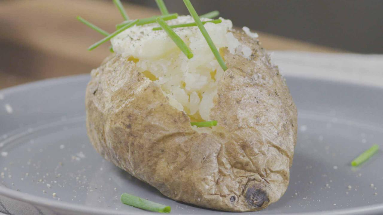 How to Make Baked Potatoes