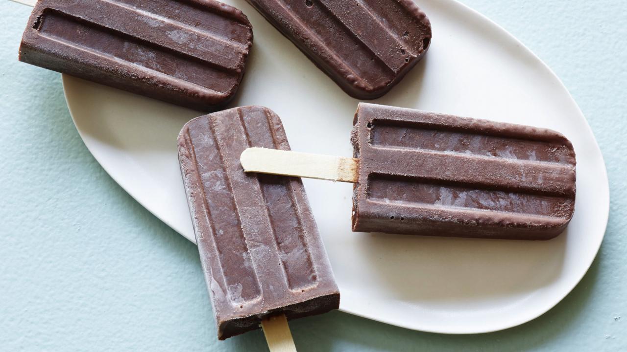 Healthy Chocolate-Chia Pudding Pops