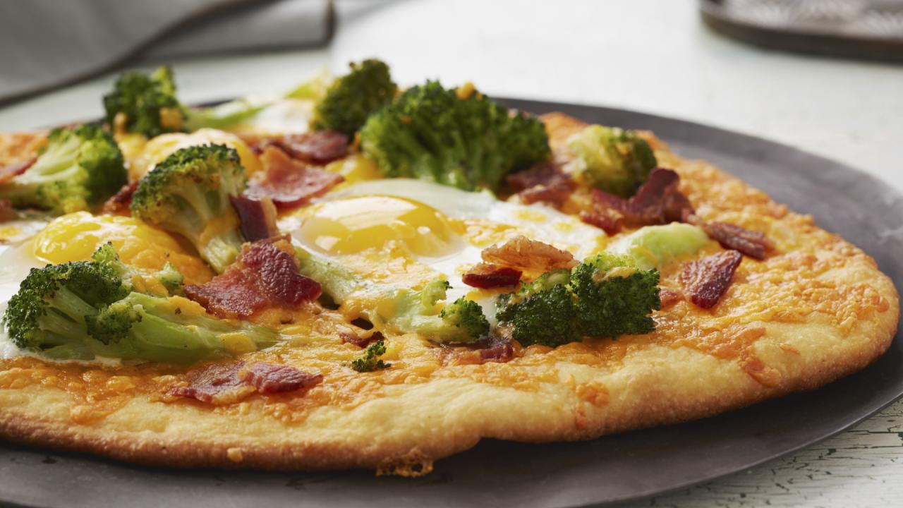 Broccoli-Cheddar Breakfast Pizza