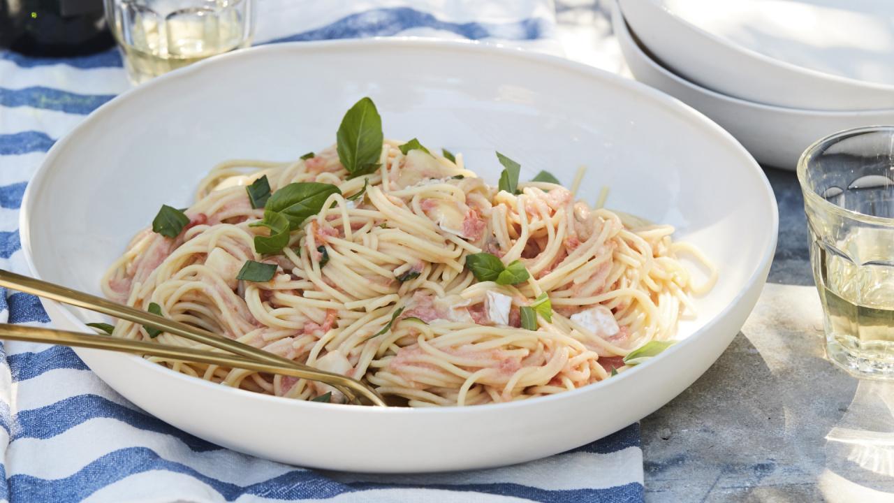 Creamy No-Cook Tomato Sauce