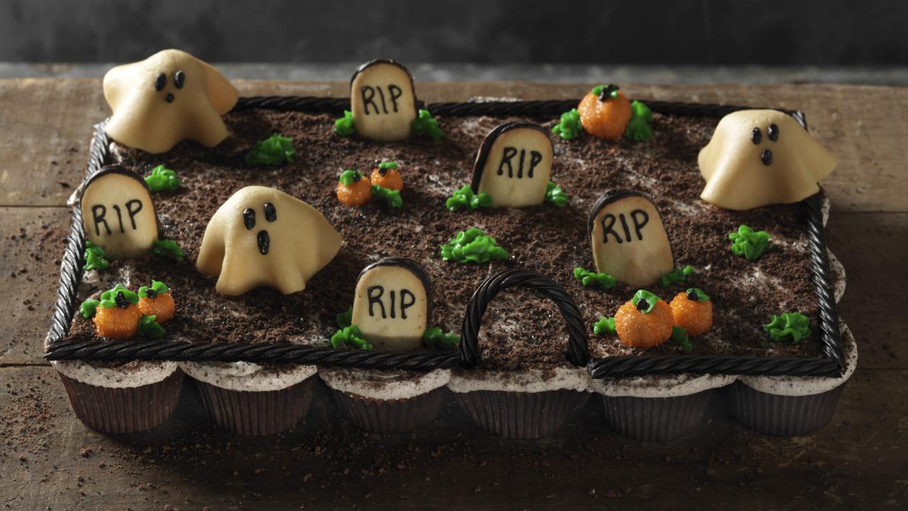Pull-Apart Graveyard Cupcakes