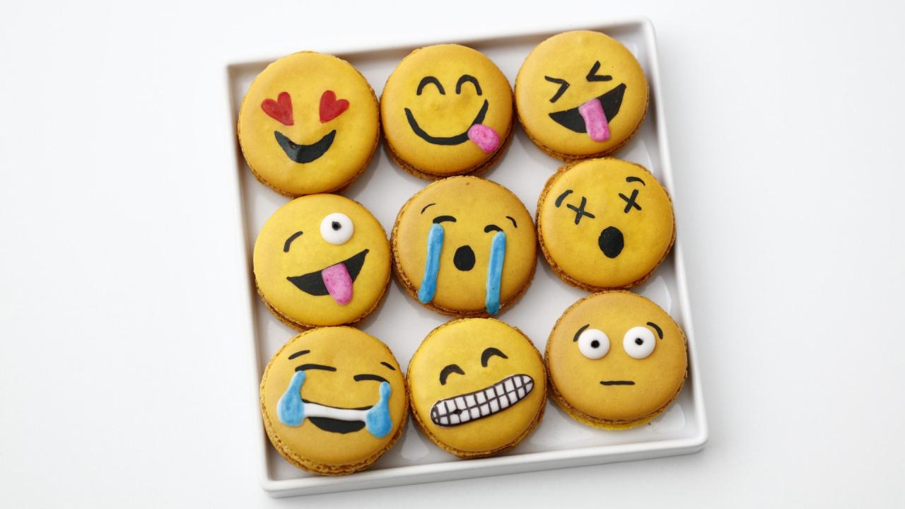 Emoji Macarons