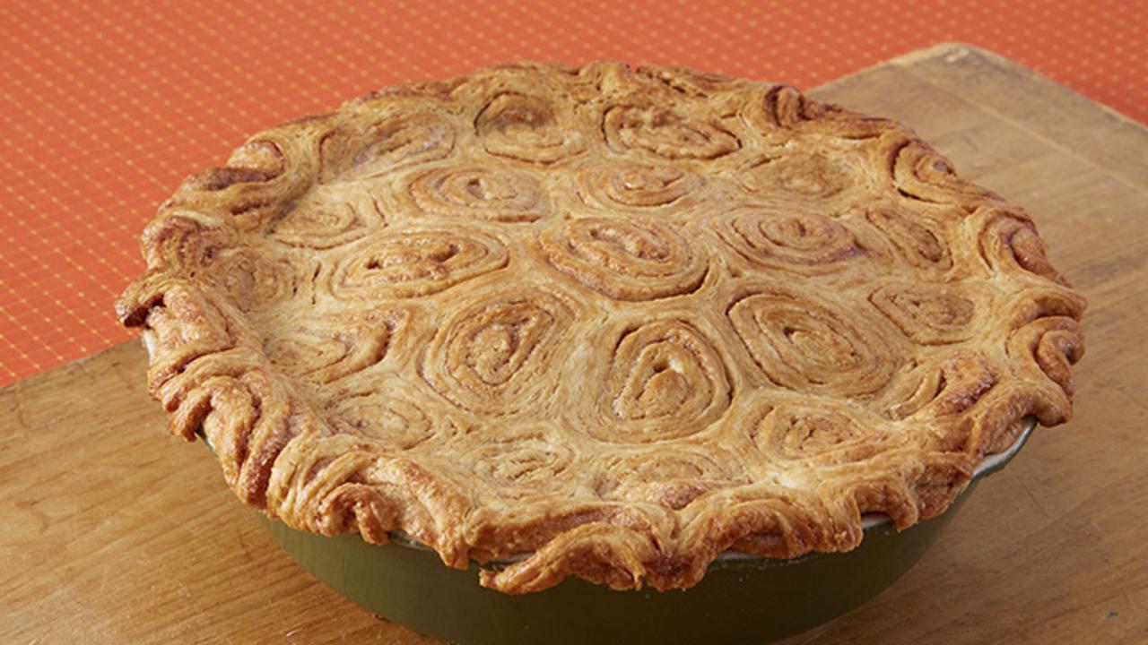 Apple Raisin Cinnamon Bun Pie