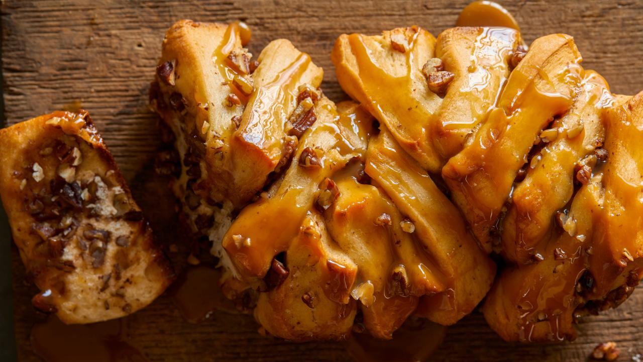 Sticky Pecan Pull-Apart Bread