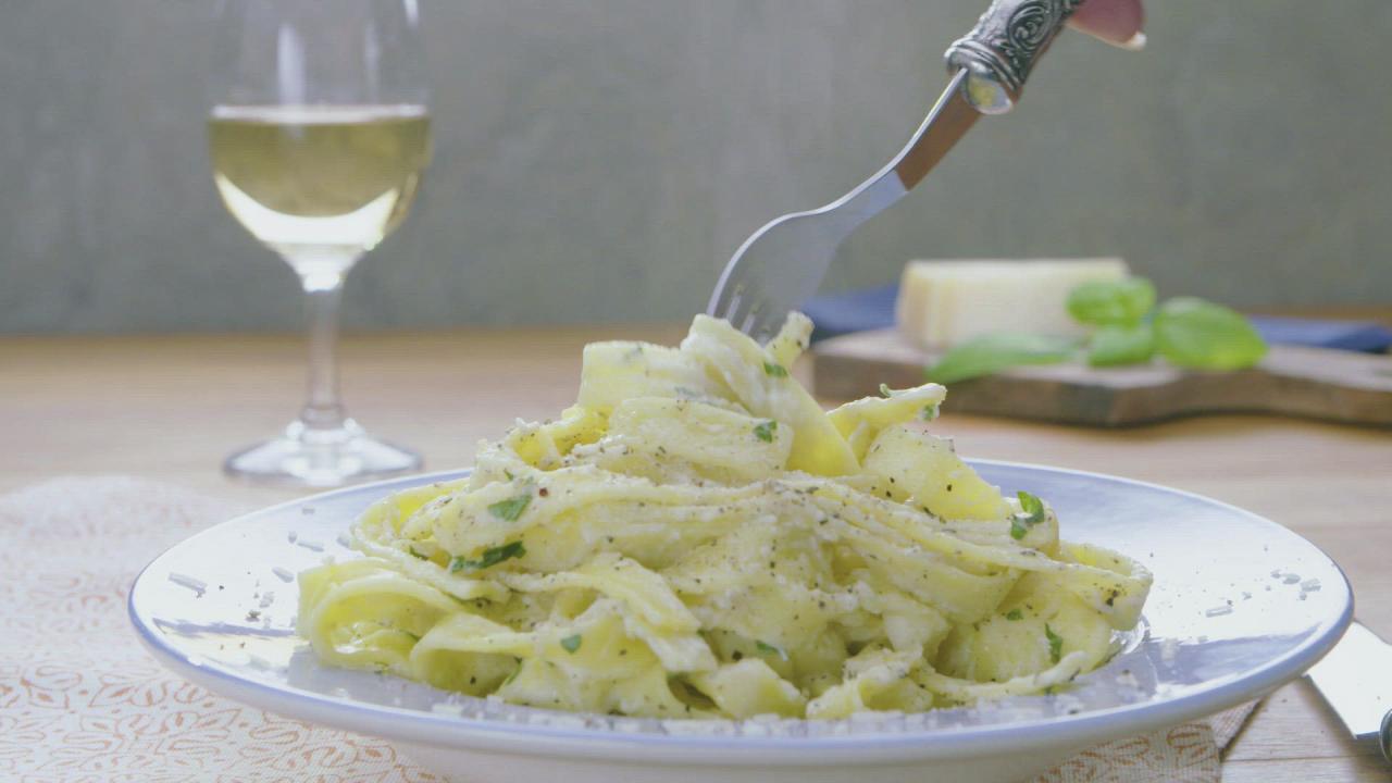 Low-Cal Fettuccine Alfredo