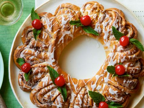 Cinnamon Roll Wreath