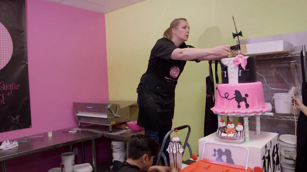 Spinning Vinyl Jukebox Cake