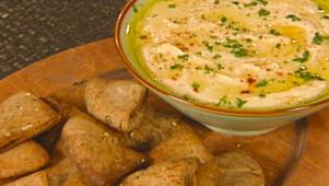 Classic Hummus and Chips