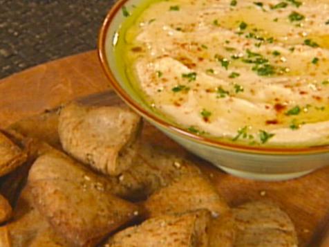 Classic Hummus and Chips