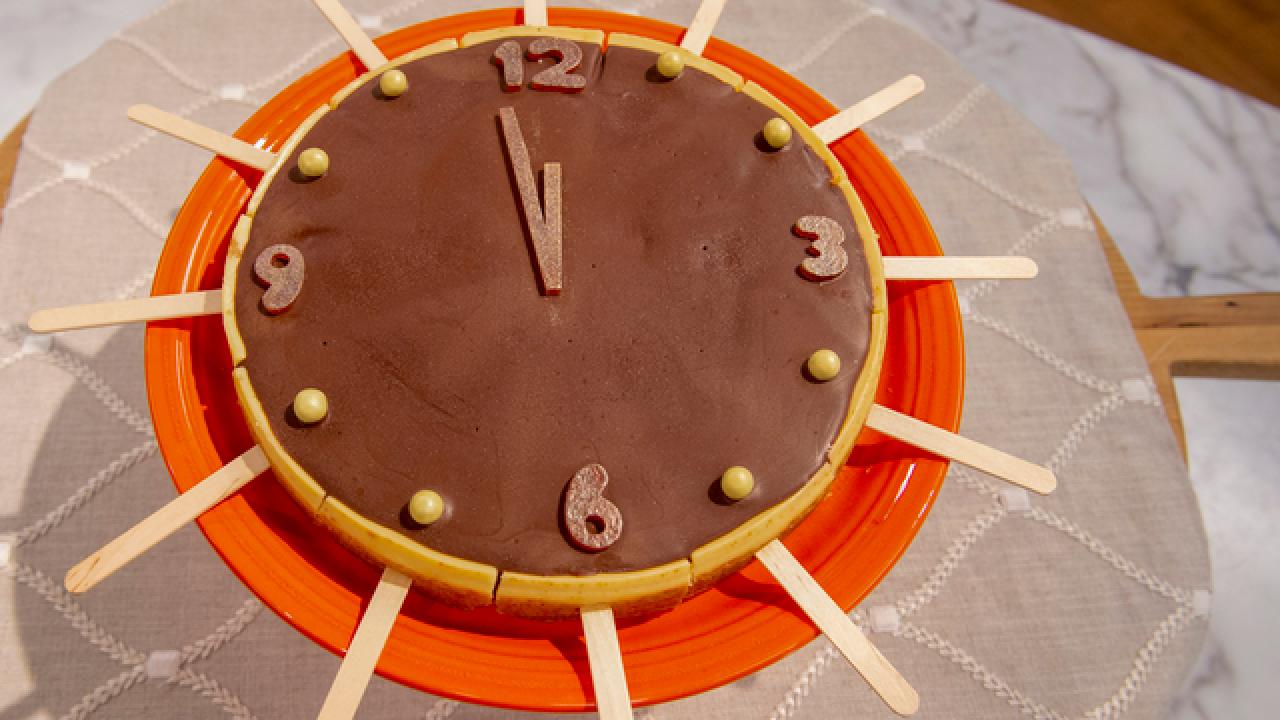 DIY Frozen Cheesecake Clock