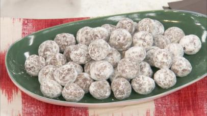 Old Fashioned Bourbon Balls • Freutcake