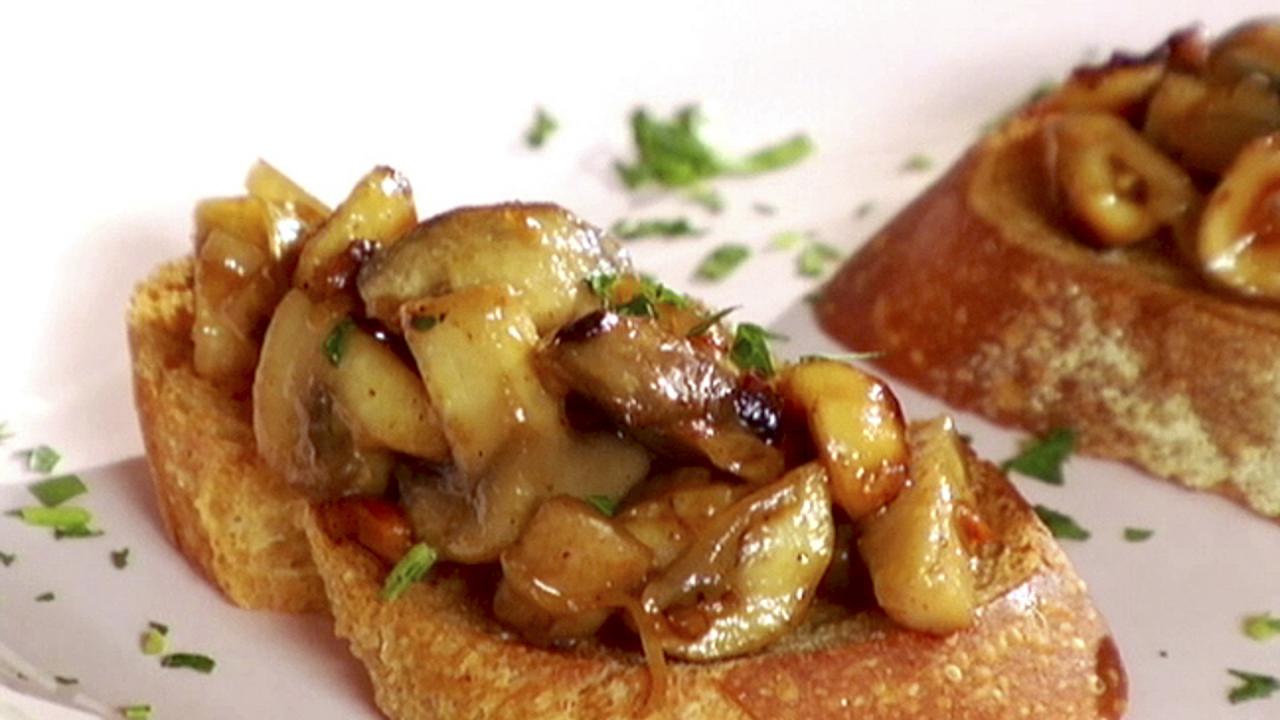 Roasted Mushroom Crostini