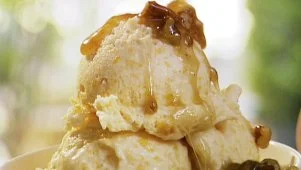 Praline Topped Peach Ice Cream