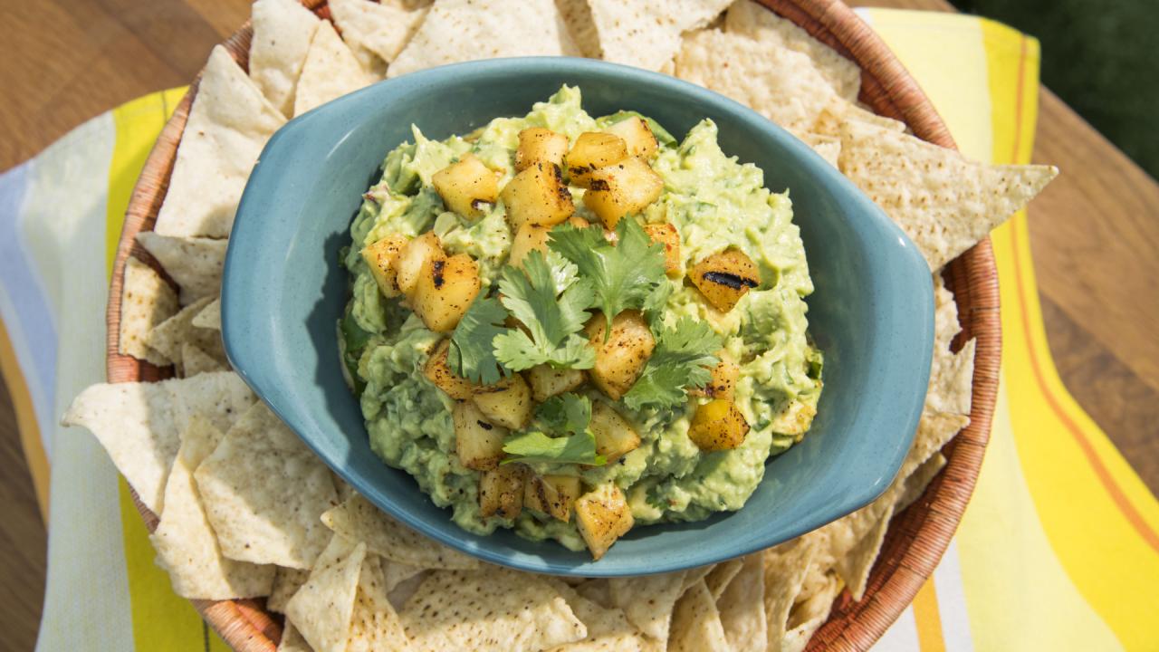 Charred Pineapple Guacamole