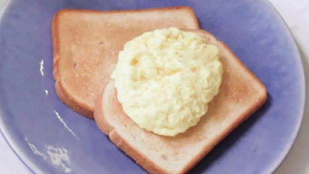 Poached Scrambled Eggs image