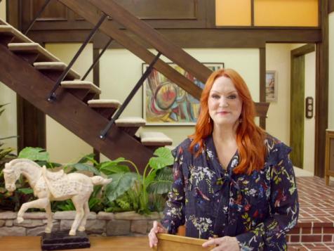 Pioneer Woman Ree Visits the Brady Bunch House