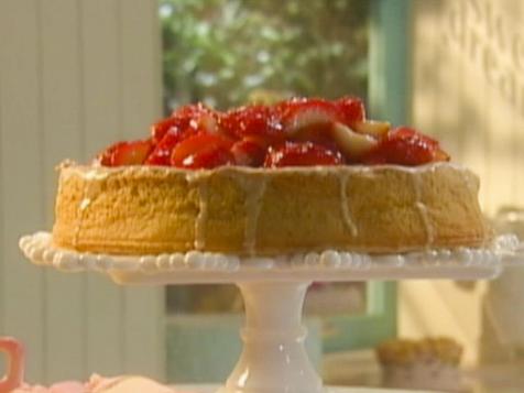 Lemon Cake With Strawberries