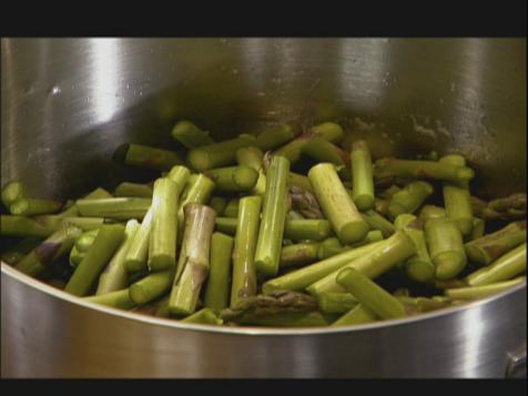 Sunny Anderson Shares How to Make Creamy Asparagus Soup