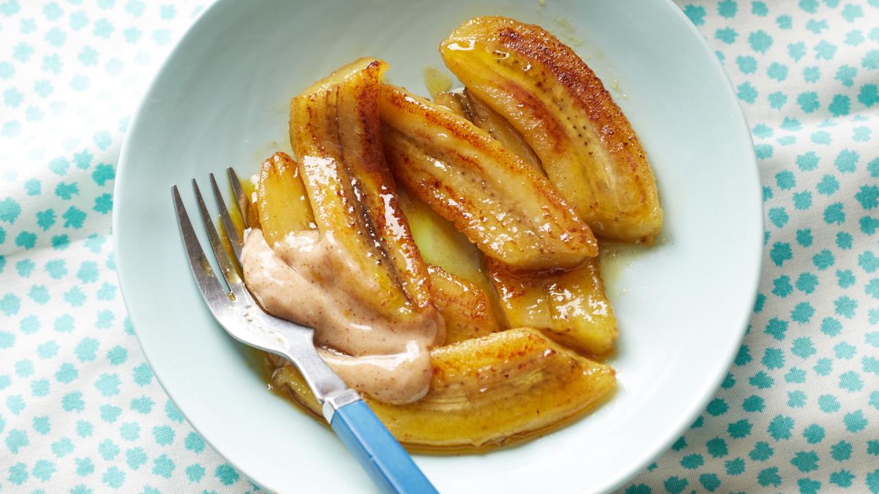 Bananas With Tangy Sweet Cream