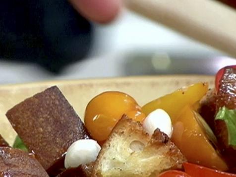 Tomato & Garlic Crouton Salad