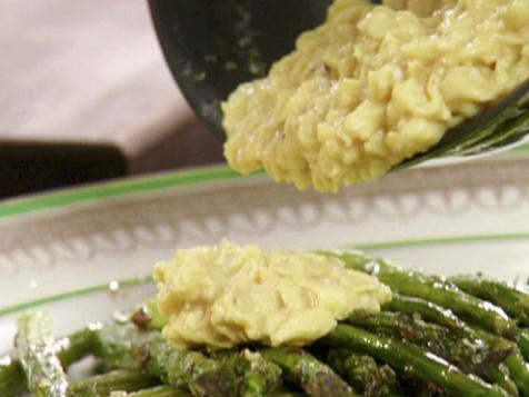 Scrambled Eggs Over Asparagus