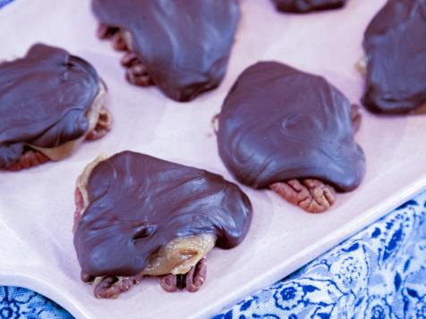 Paleo Pecan Candy Clusters