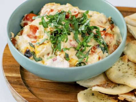 Holiday Pizza Dip and Crackers