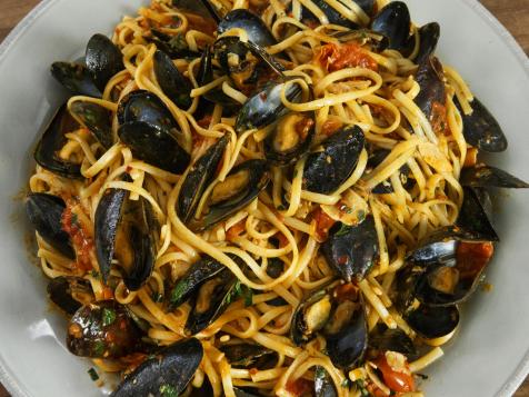 Spicy Mussels with Linguini
