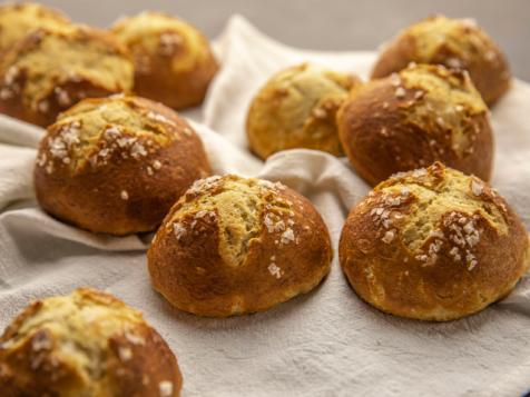 Ree's Pretzel Rolls