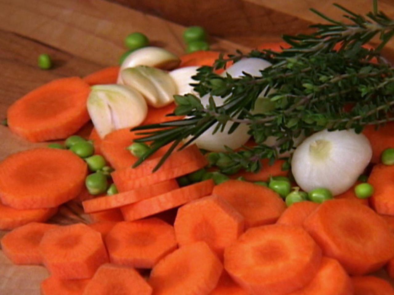 Chicken “Pot Pie” Penne With Carrots, Sweet Peas, and Thyme