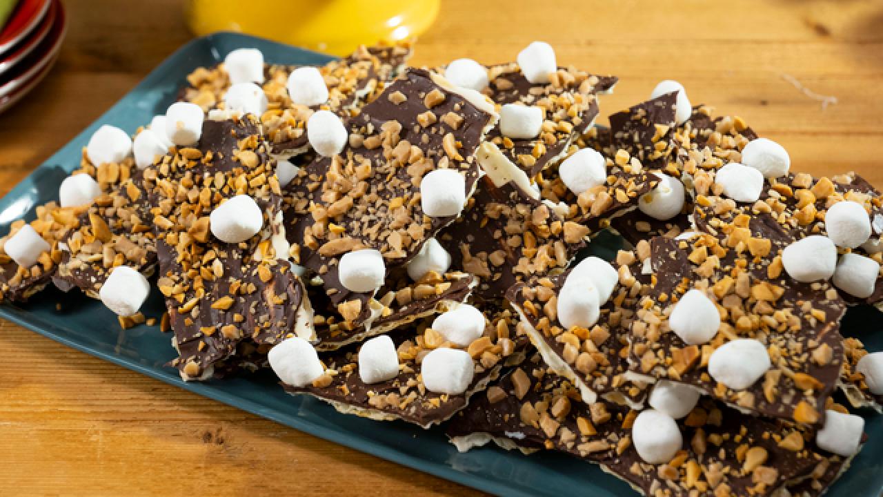 Toffee and Peanuts Matzo Bark