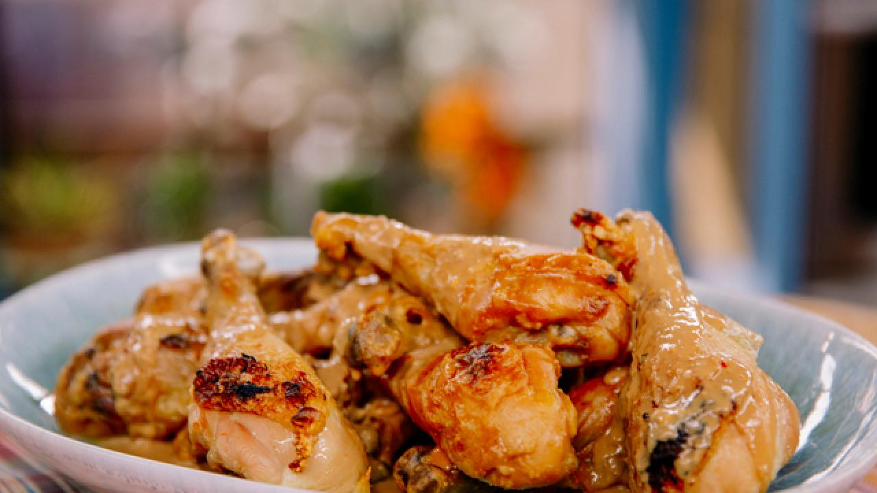 Chicken Legs with Spicy Peanut Sauce