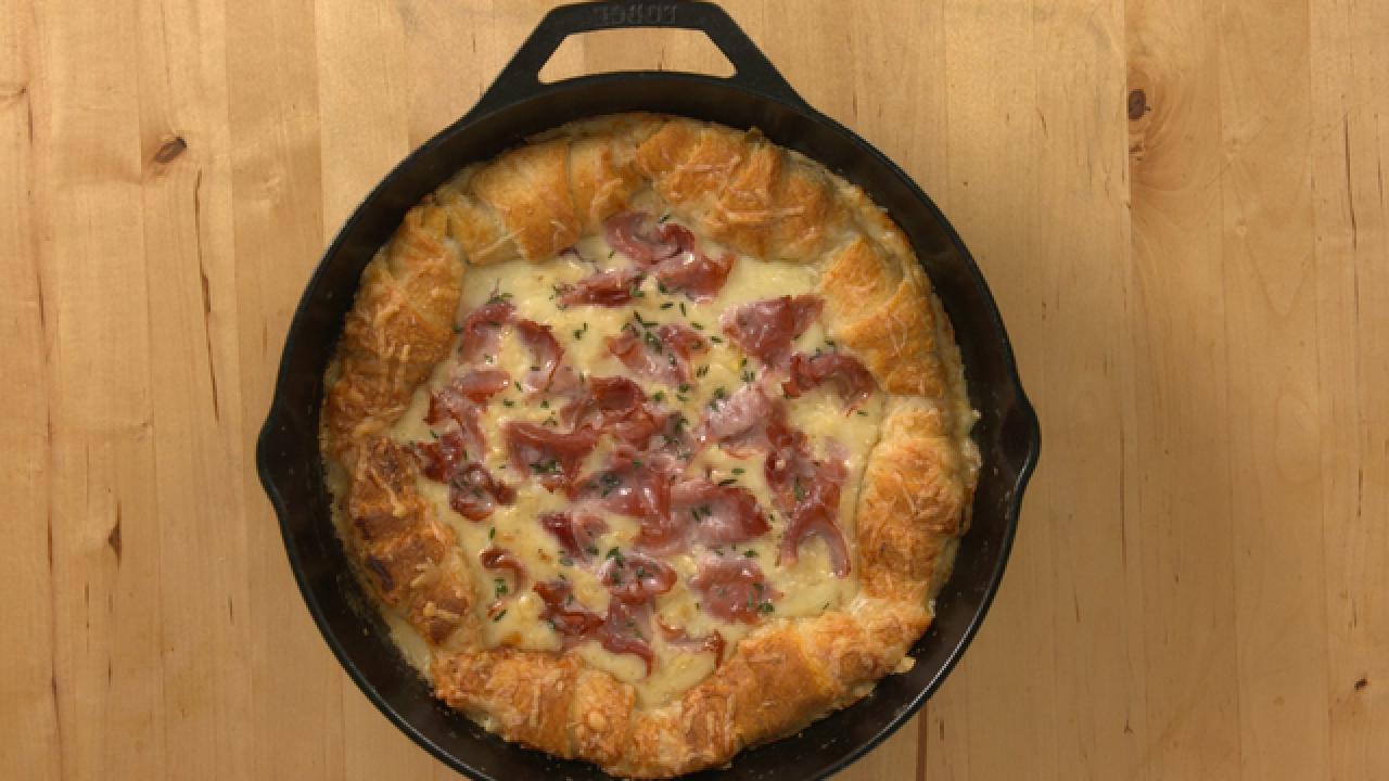 Gooey Croque Monsieur Skillet Dip