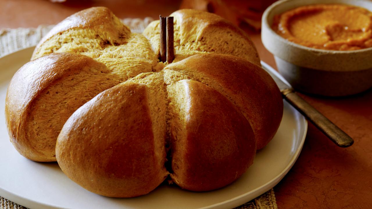 Pumpkin-Shaped Pumpkin Bread