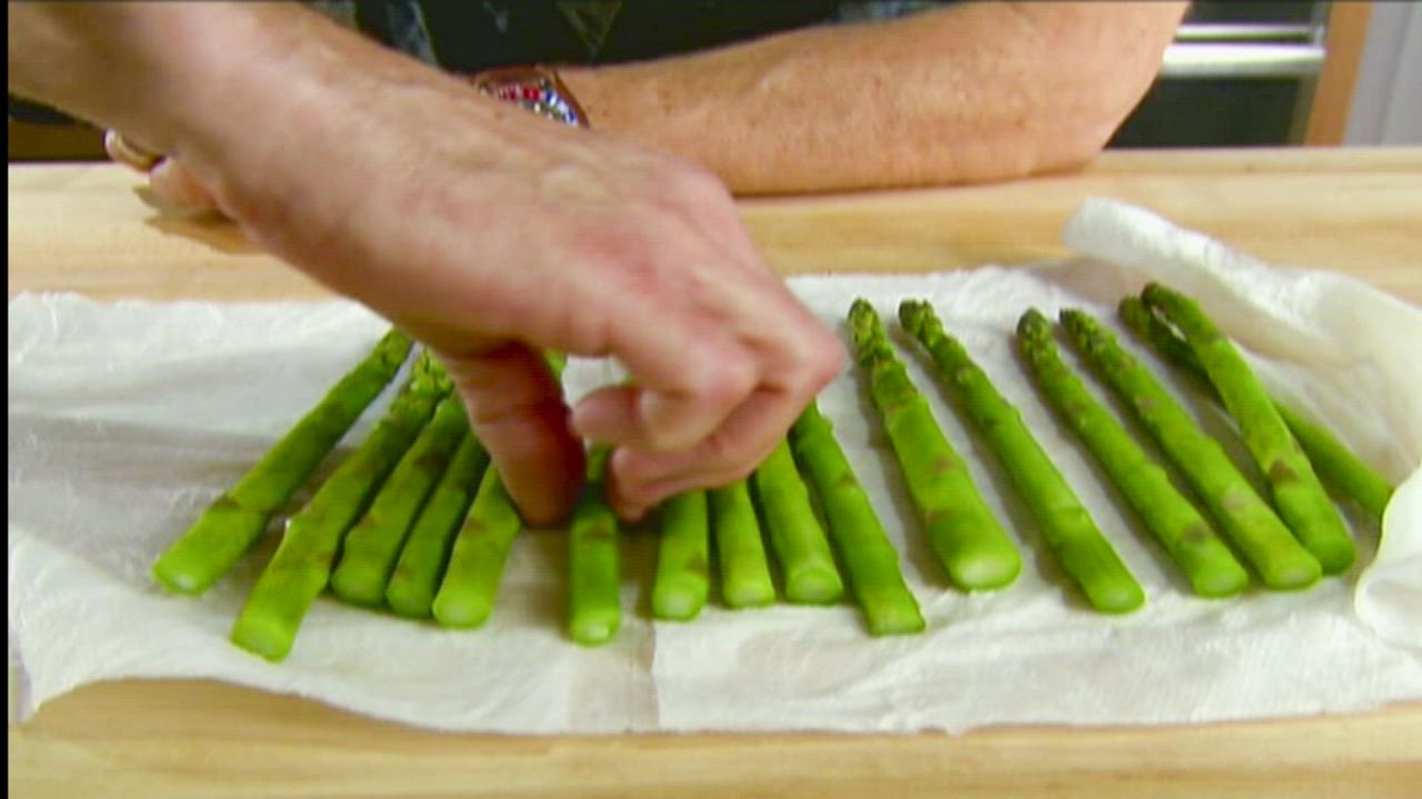 Microwave-Steamed Asparagus