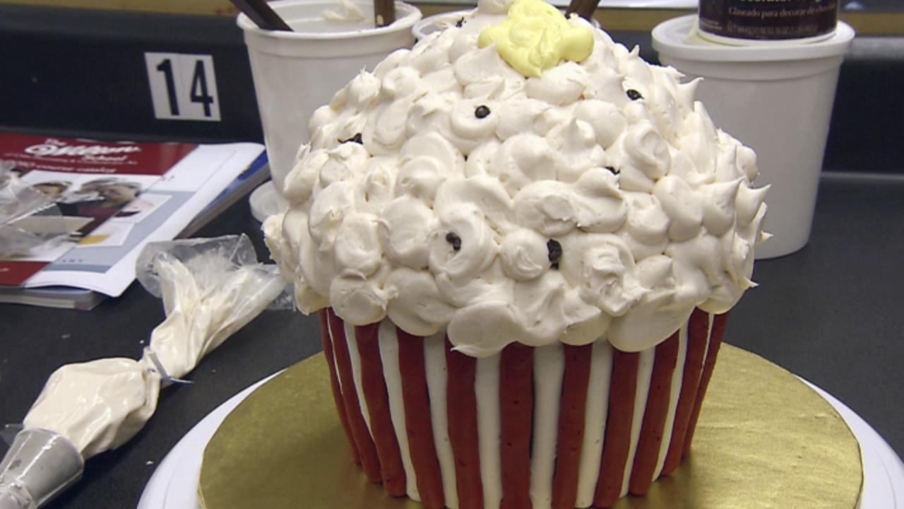 Wilton 15-Person Cupcake