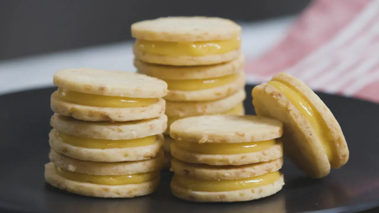 Extra Sweet: Passionfruit Sandwich Cookie