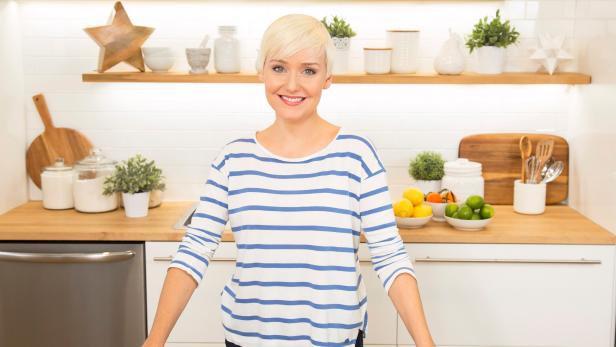 Sara Lynn Cauchon is a food enthusiast and the host of the Low-Key Guide to Better Eating